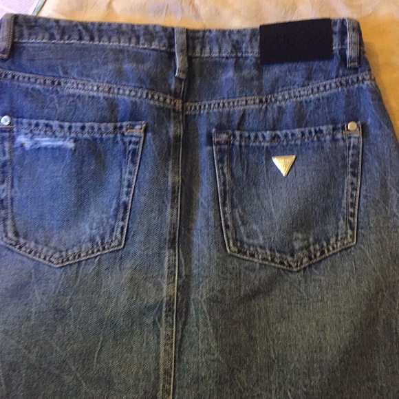 Guess Women’s “Cassy Mini “ Skirt - Picture 4 of 6